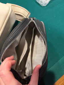 Solid Color Single Shoulder Zipper Bag: Black