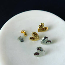 Load image into Gallery viewer, Hammered Heart Retro Earrings Silver
