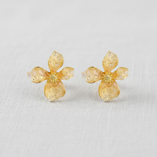 Load image into Gallery viewer, Geometric Flower Earrings