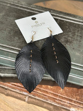 Load image into Gallery viewer, Leather leaf earrings