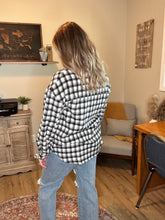 Load image into Gallery viewer, Black Plaid Print Buttoned Tunic Shacket