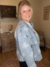 Load image into Gallery viewer, Rose Printed Washed Denim Jacket