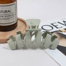 Load image into Gallery viewer, Large Matte Zig Zag Hair Claw Clip