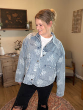 Load image into Gallery viewer, Rose Printed Washed Denim Jacket