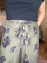 Load image into Gallery viewer, Tie Waist Wide Leg Pants