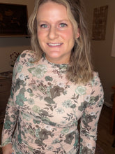 Load image into Gallery viewer, Floral Print Mesh Top