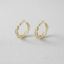Load image into Gallery viewer, Crystal Twist C-Shape Earrings
