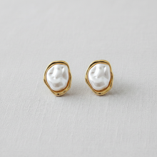 Load image into Gallery viewer, Baroque Pearl Drop Earrings