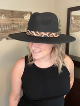 Load image into Gallery viewer, Leopard Trim Felt Hat