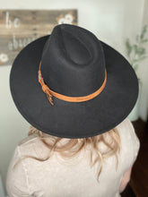 Load image into Gallery viewer, Black Wide Brim Classic Floppy Panama Hat